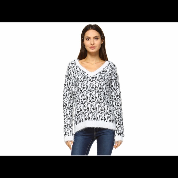 White Mark Sweaters - Fluffy sweater